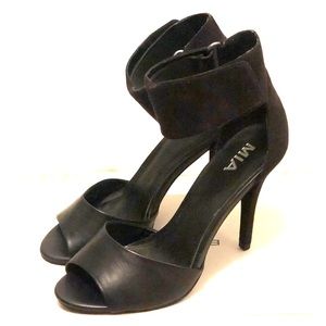 NWOT MIA LEATHER BLACK HIGH HEELED SHOE